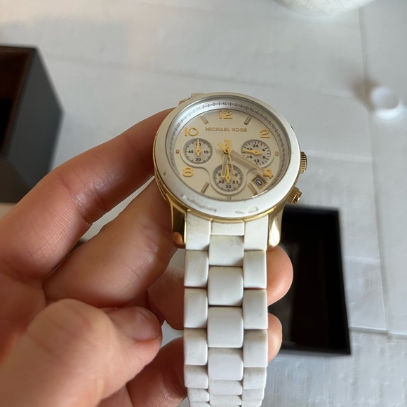 Micheal kors watch. - Picture 8 of 12